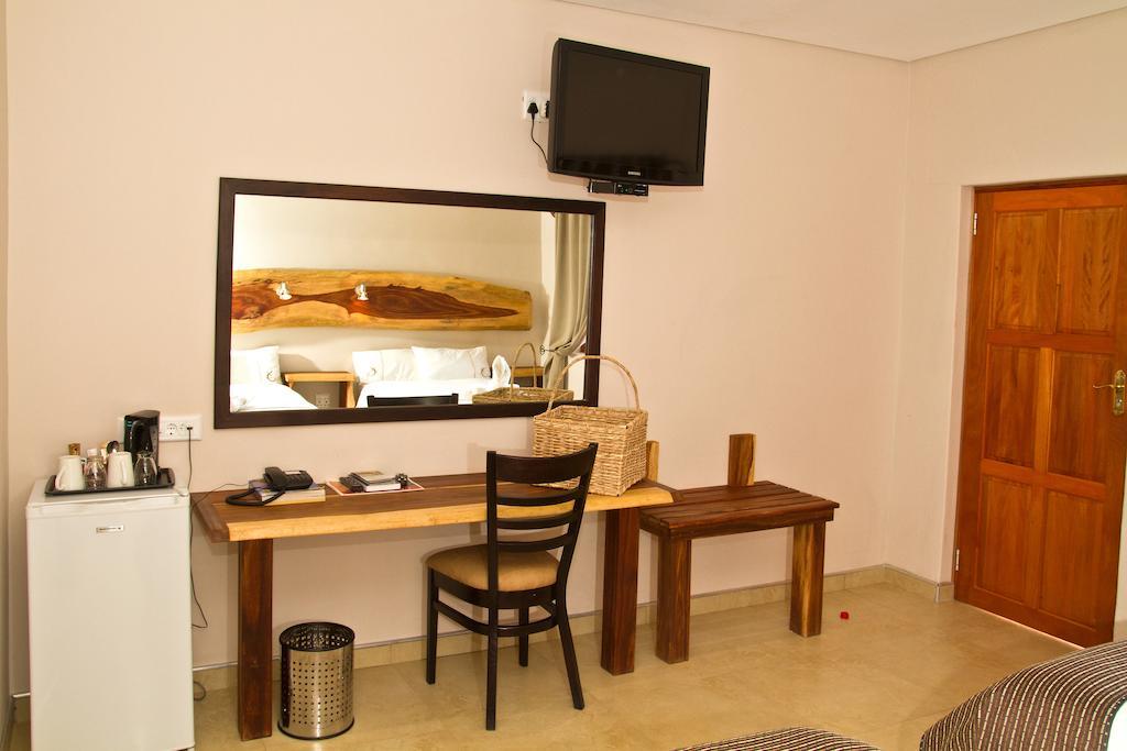 Cest Si Bon Hotel Otjiwarongo Cameră foto